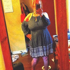 Summer dress with cut out shoulders.